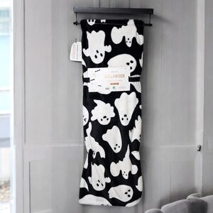 Halloween Oversized Plush Back And White Ghost Blanket